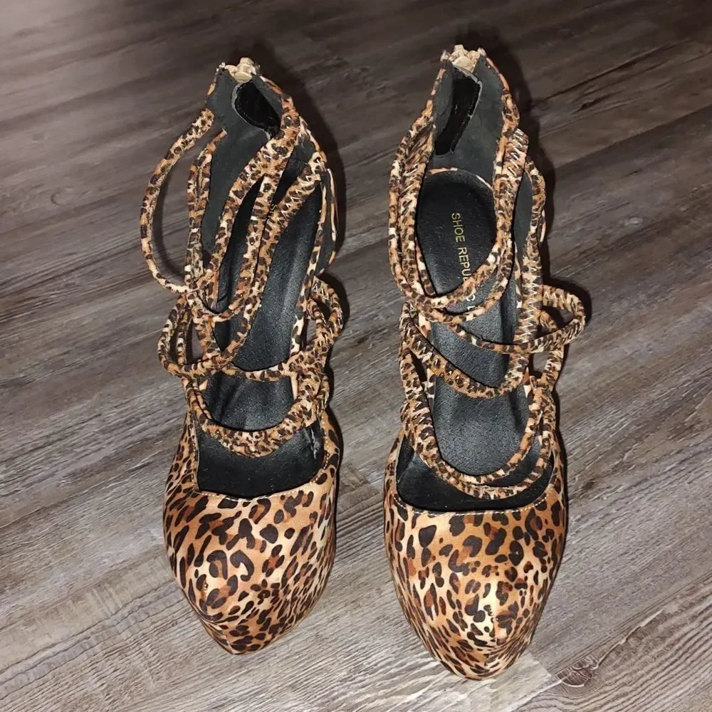 Shoe Republic LA cheetah print strappy  platform heels  Sz 7.5